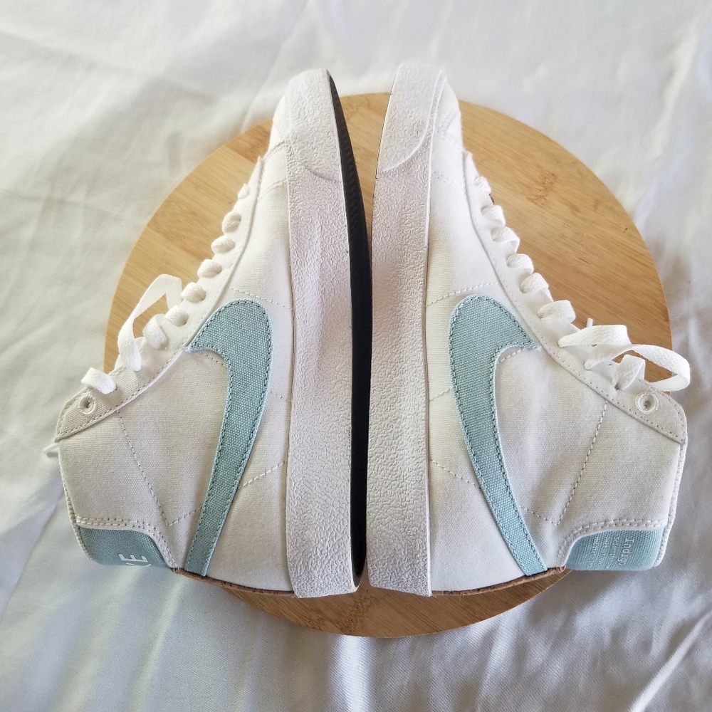 Nike | Blazer 77 SE Mid Floral Embroidery Sneakers - Picture 7 of 10